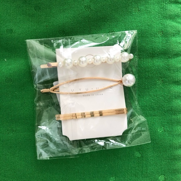 Set of hair clips: gold and pearl